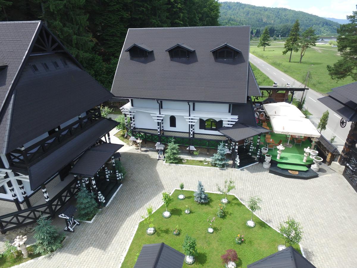 Complex Lions Bucovina Hotel Voronet Exterior foto