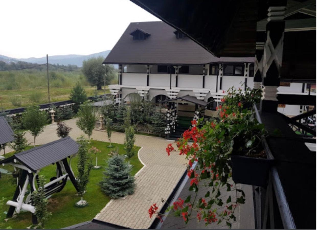 Complex Lions Bucovina Hotel Voronet Exterior foto