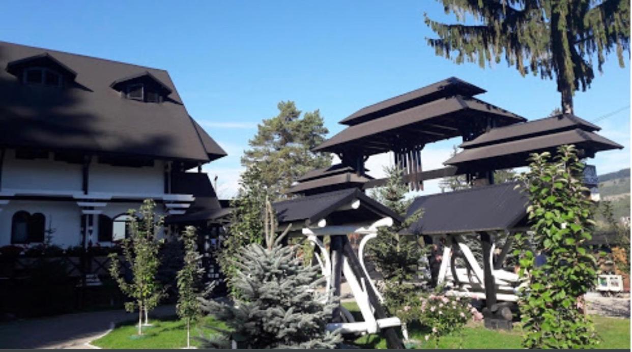 Complex Lions Bucovina Hotel Voronet Exterior foto
